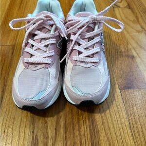 Girl’s New Balance 2002